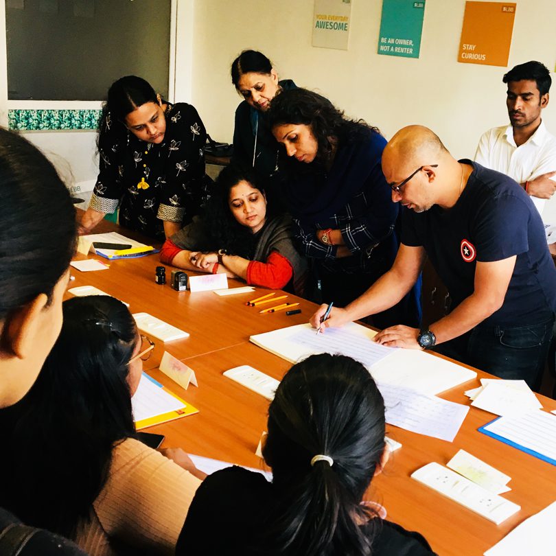 Image showing beginner calligraphy courses offered by Inku Kumar Calligraphy Art Studio, Delhi NCR — featuring Devanagari, Italic, Blackletter, Brush Pen, Uncial, and Hand Lettering styles with flexible schedules, timings, and exclusive materials.